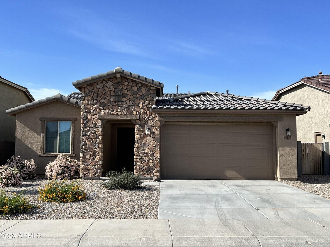 Foto principal - 40830 W Haley Dr