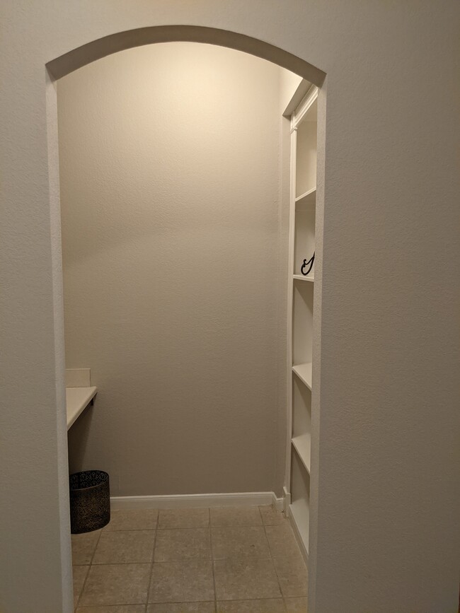 Study nook - 7575 Kirby Dr
