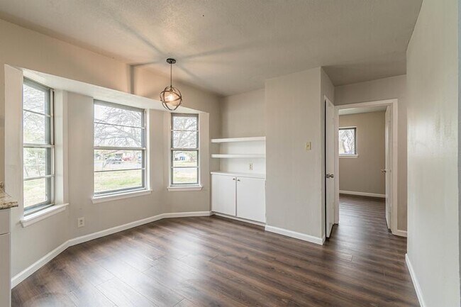 Building Photo - 5803 Woodhollow