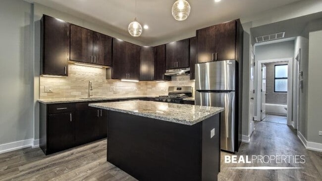 Building Photo - 1 bedroom in EVANSTON IL 60202