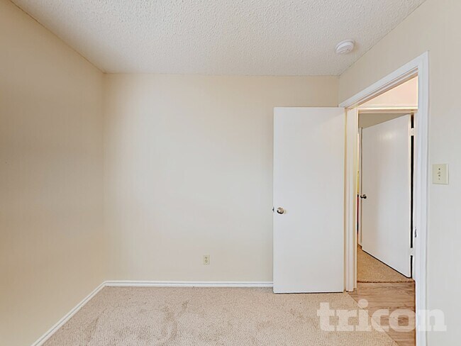 Foto del edificio - 6714 Barton Rock Ln