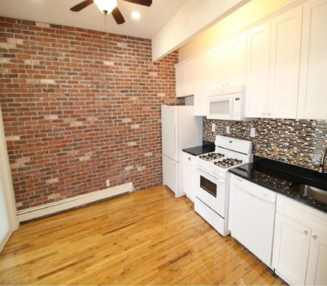 Building Photo - 743 Union St