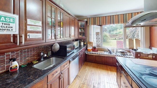 Building Photo - 131 Bonaventure Ave