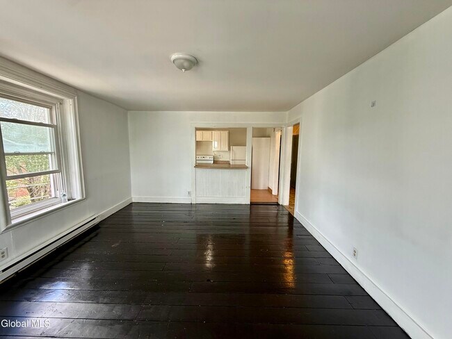 Foto del edificio - 751 Hudson Ave
