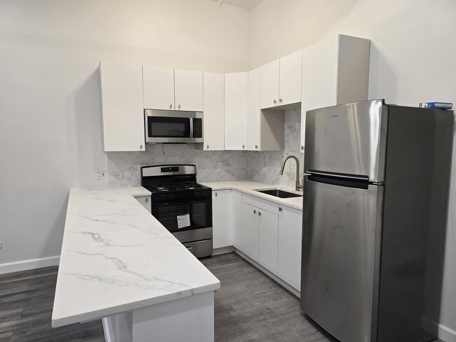 Building Photo - 6406 N Mozart St