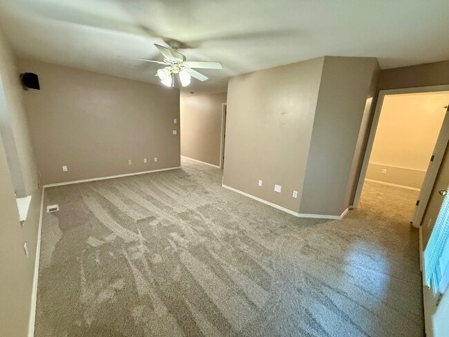 Building Photo - 8929 Meadow Park Cir