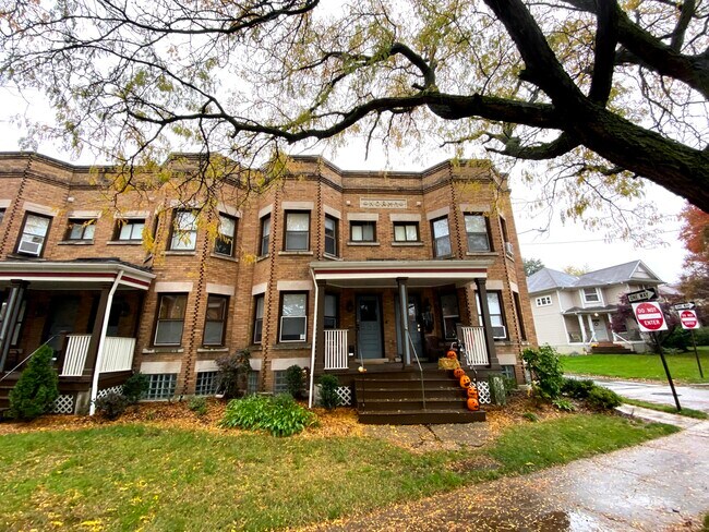 Building Photo - 7813 Franklin Blvd