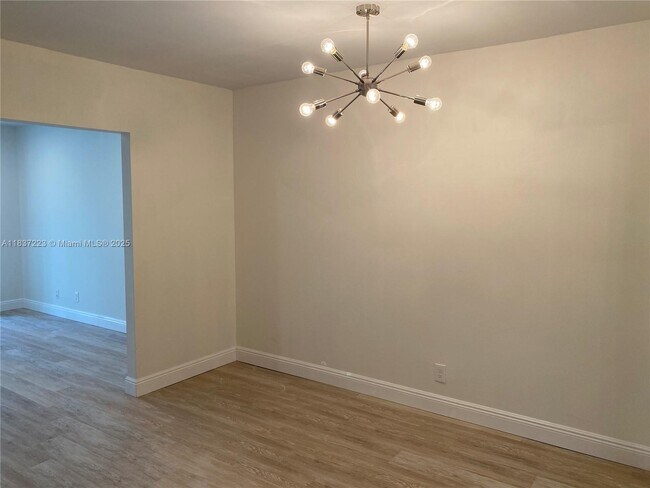 Foto del edificio - 3119 Oakland Shores Dr