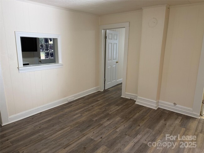 Building Photo - 826 Cantwell St