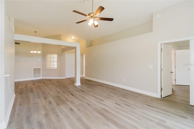 Building Photo - 110 Lindale St