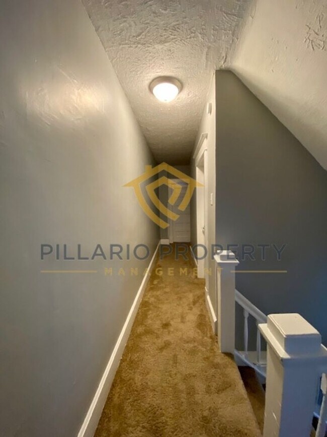 Building Photo - Upstairs Apartment Near Downtown Awaits at 4114 1/2 E Washington- 2 Bedroom/1 Bathroom Apartment ...