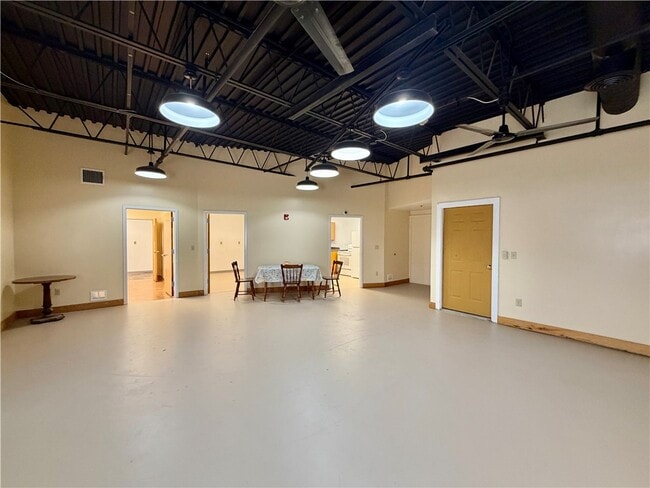 Foto del edificio - 42981 NY-28