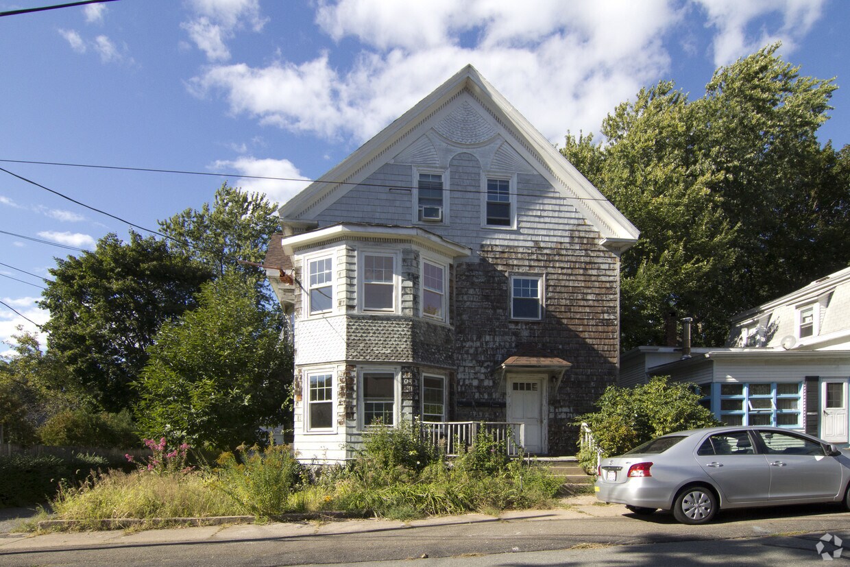 21 Braman St, Danvers, MA 01923 Apartments in Danvers, MA