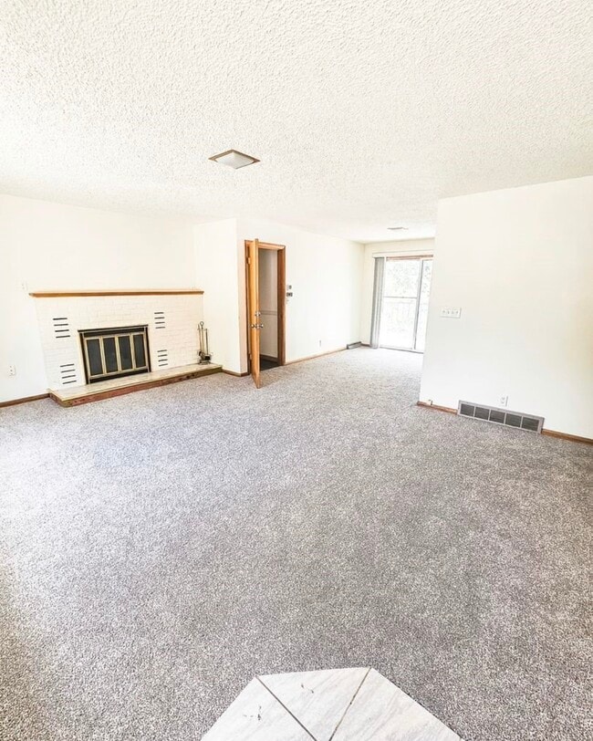 Building Photo - 1310 NE Williams St