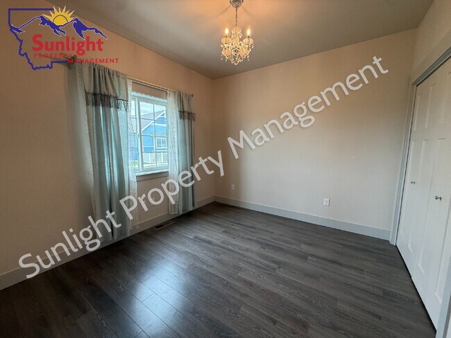 Foto del edificio - Modern 2 Bed 2 Bath Single Family Home that allows small pets!