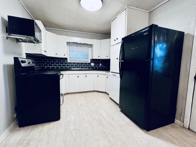 Building Photo - 2201 Ave G