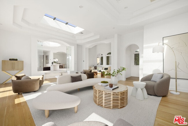 Foto del edificio - 1939 Stradella Rd