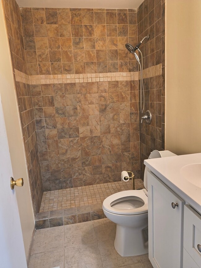 Foto del edificio - 1355 Blair Ln