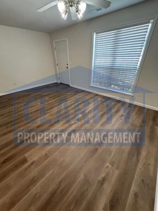 Building Photo - Three-bedroom home in Chattanooga!