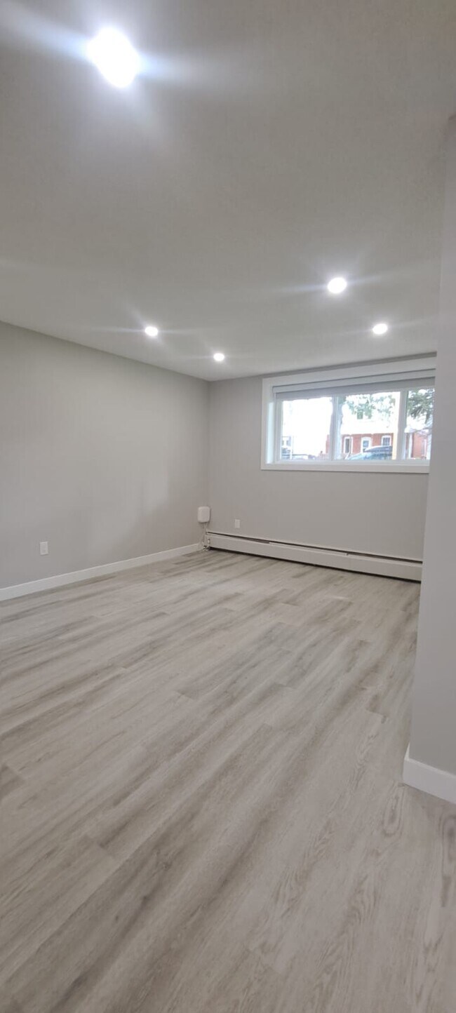 Building Photo - 9938-88 88 Ave NW