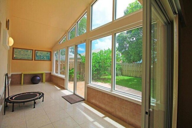 Building Photo - 2024 Normandy Circle,