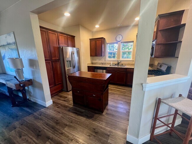 Foto del edificio - 3610 Jerome Ln