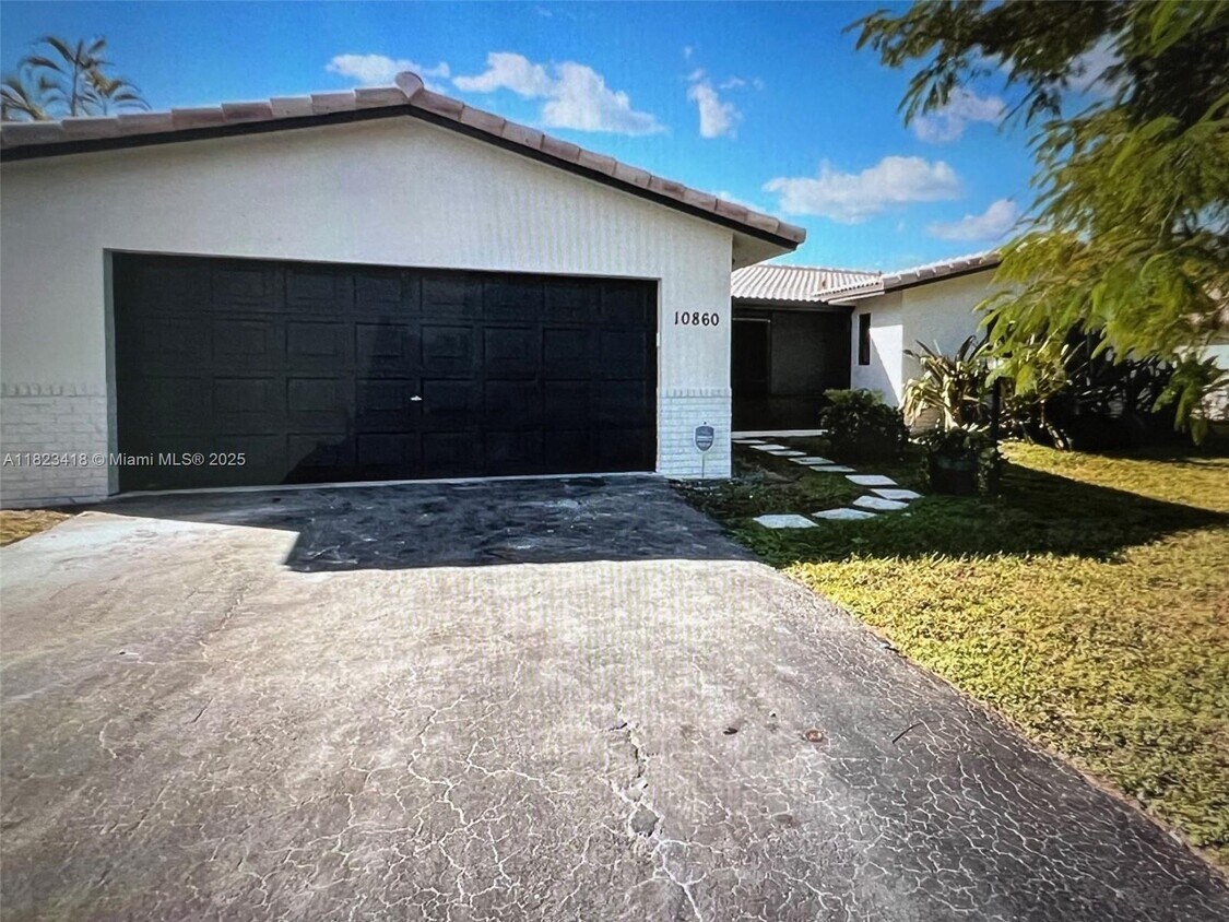 Foto principal - 10860 NW 40th St
