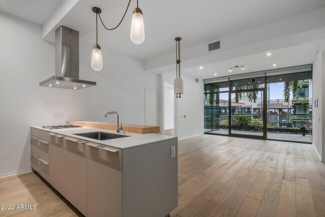 Foto del edificio - 7120 E Kierland Blvd