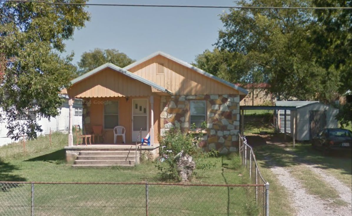Building Photo - 1009 E 6th St