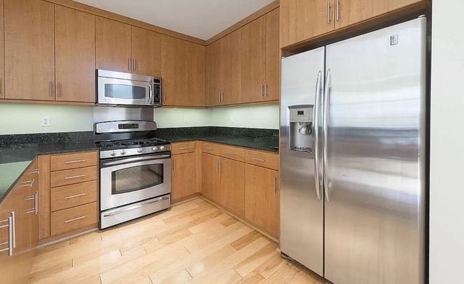Building Photo - 288 3rd St