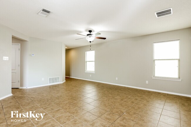 Building Photo - 5010 Sunview Valley