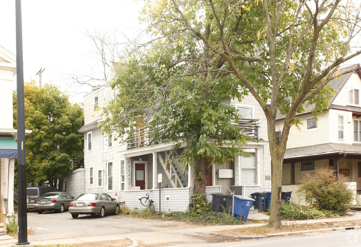 Building Photo - 307 S Division St