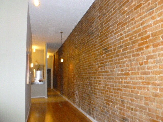 Building Photo - 435 Hopkins St