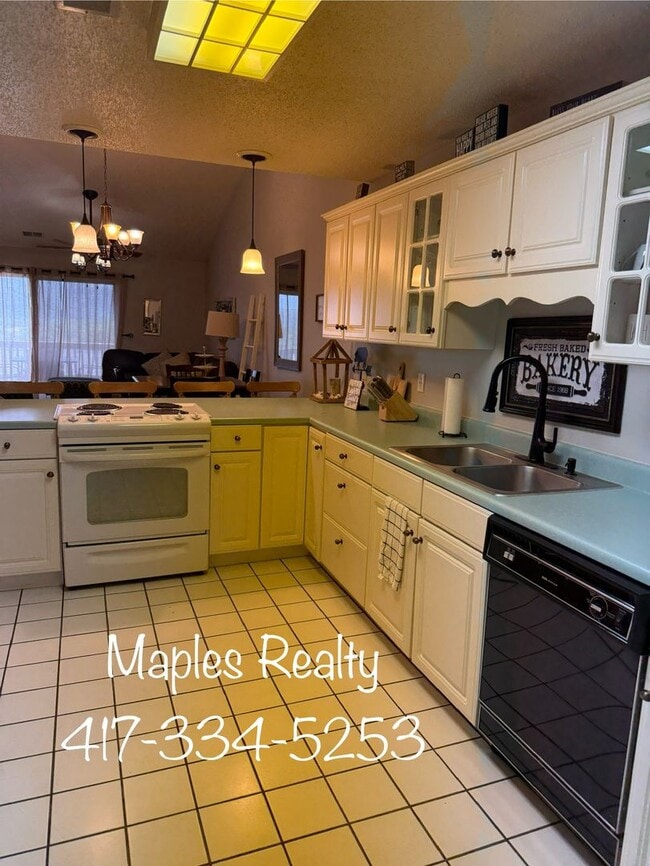 Building Photo - STUNNING 2 bedroom, 2 bathroom condo at Po...