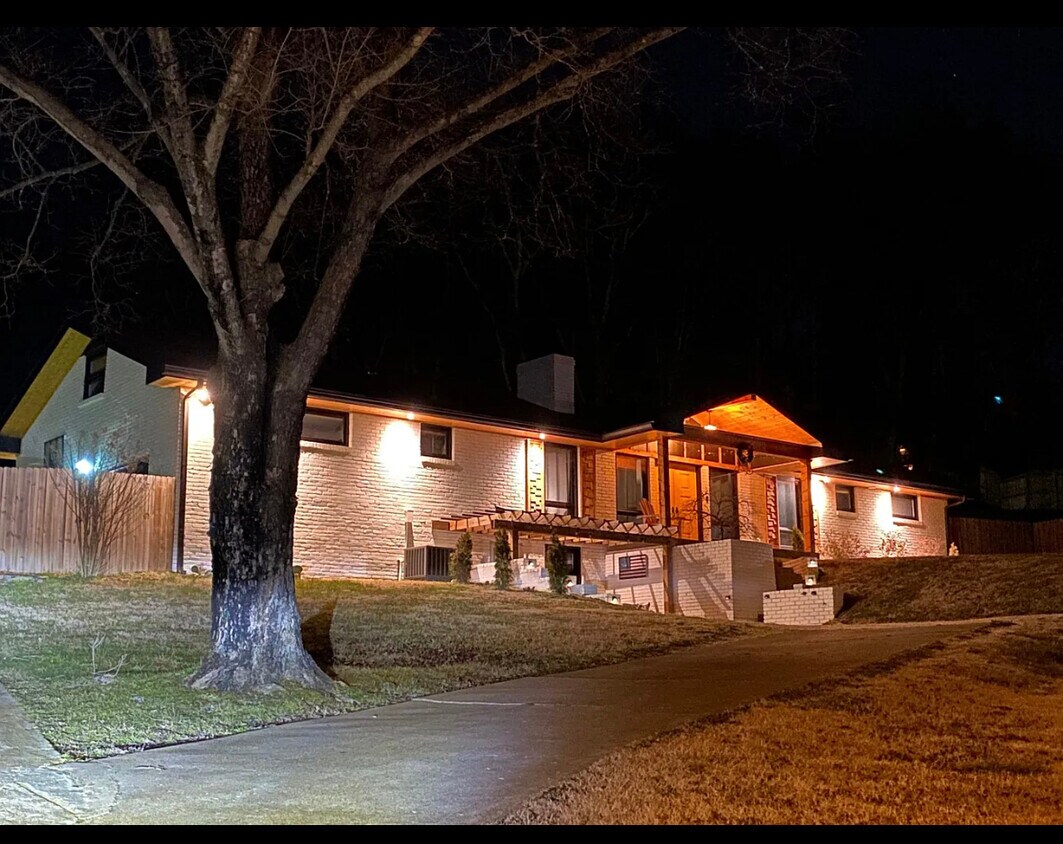 Foto principal - 2112 Guaranty Dr