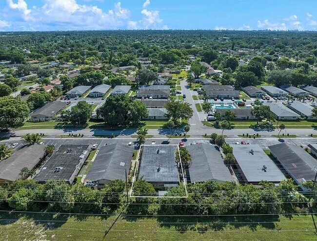 Foto del edificio - 581 Kathy Ln