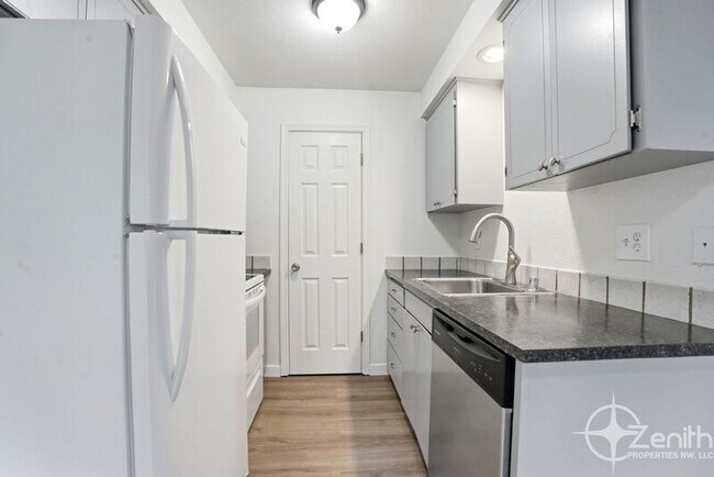 Building Photo - 1222 NW Couch St