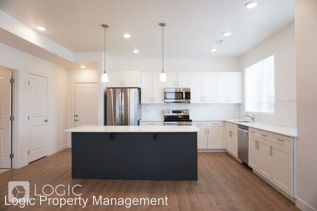 Foto del edificio - 3 br, 2.5 bath House - 5482 W Ace Ct