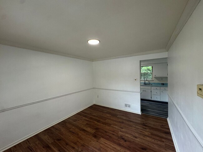 Foto del edificio - Available NOW! 4 Bed 2 Full Bath House