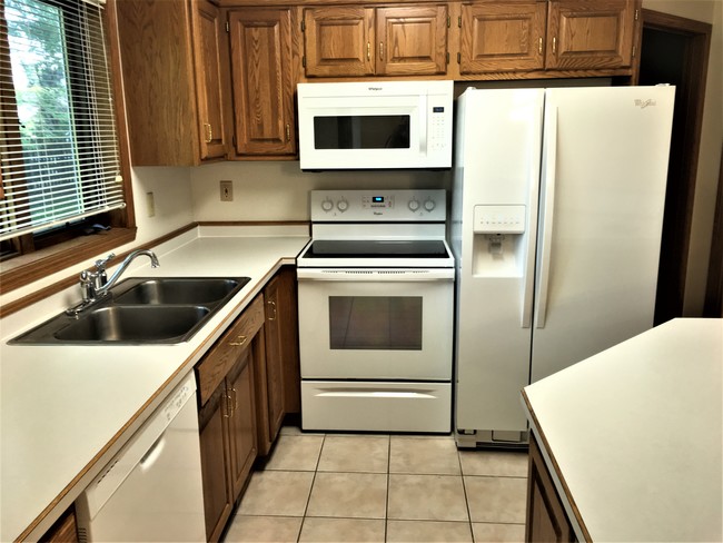 Kitchen - Mistwood Townhomes