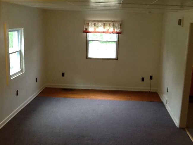 Building Photo - 1575 Ford City Rd