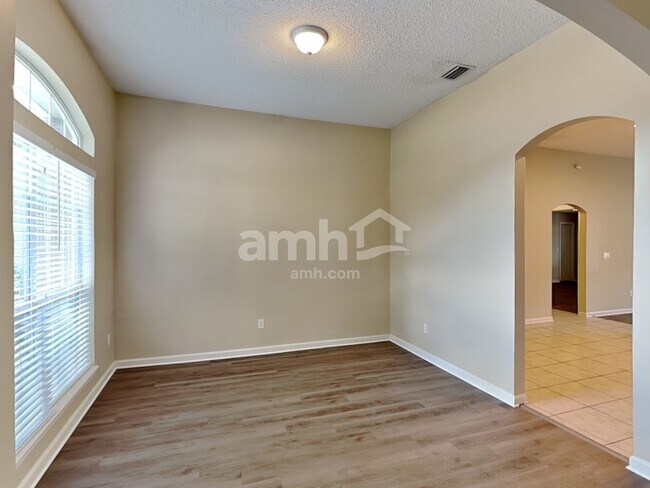 Foto del edificio - 9213 Prosperity Lake Dr