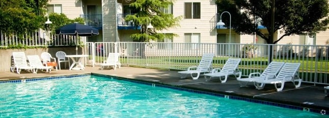 Building Photo - Chesapeake Pointe