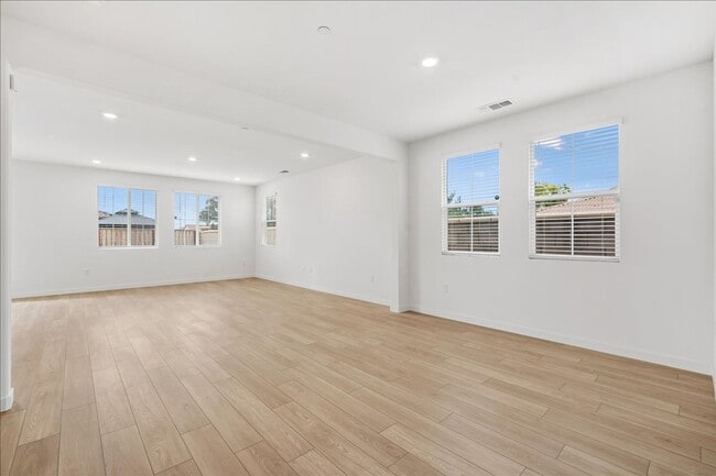 Building Photo - 10112 Yanna Wy