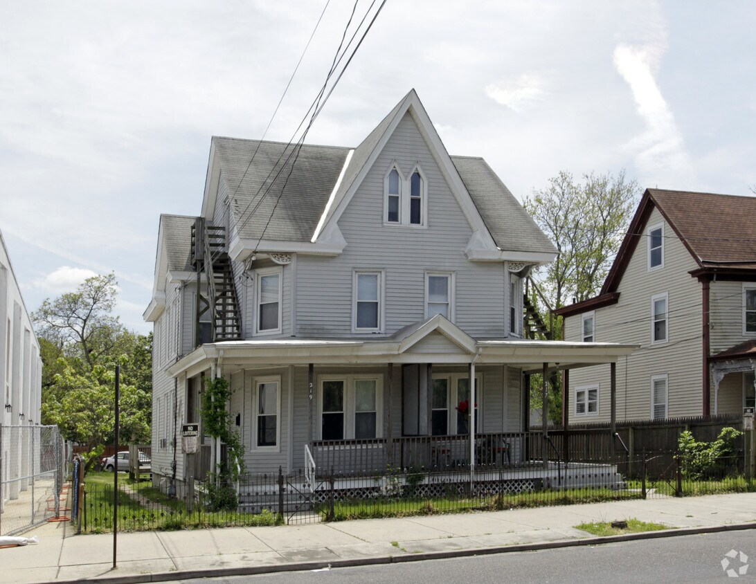 Building Photo - 217 E Broad St