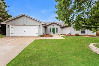 Building Photo - 7301 Skylark Ln