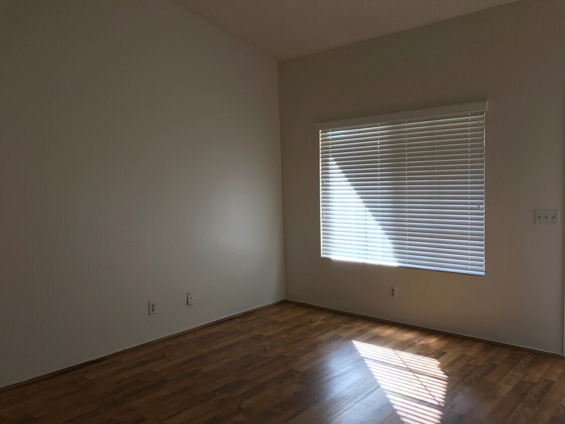 Building Photo - SINGLE STORY 2 BEDROOM