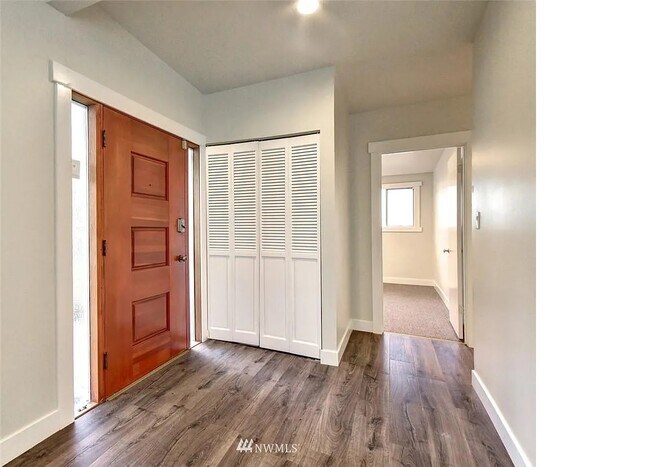 Foto del edificio - 612 163rd Ave SE