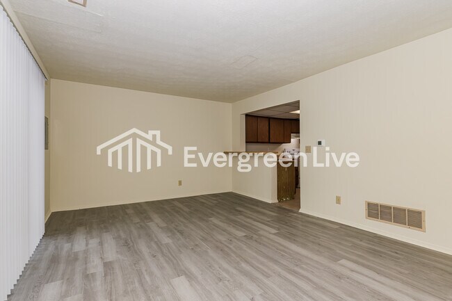 Foto del edificio - 6382 Nightwind Ct