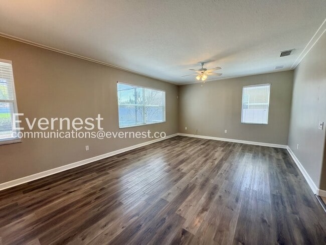 Foto del edificio - 11211 Flora Springs Dr